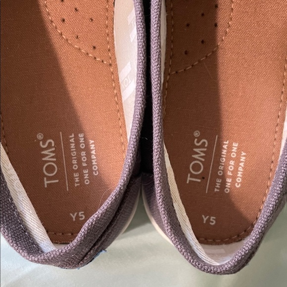 NWT TOMS Women’s Youth Alpargata Ash Canvas Slip-Ons Size 5 - Picture 5 of 7